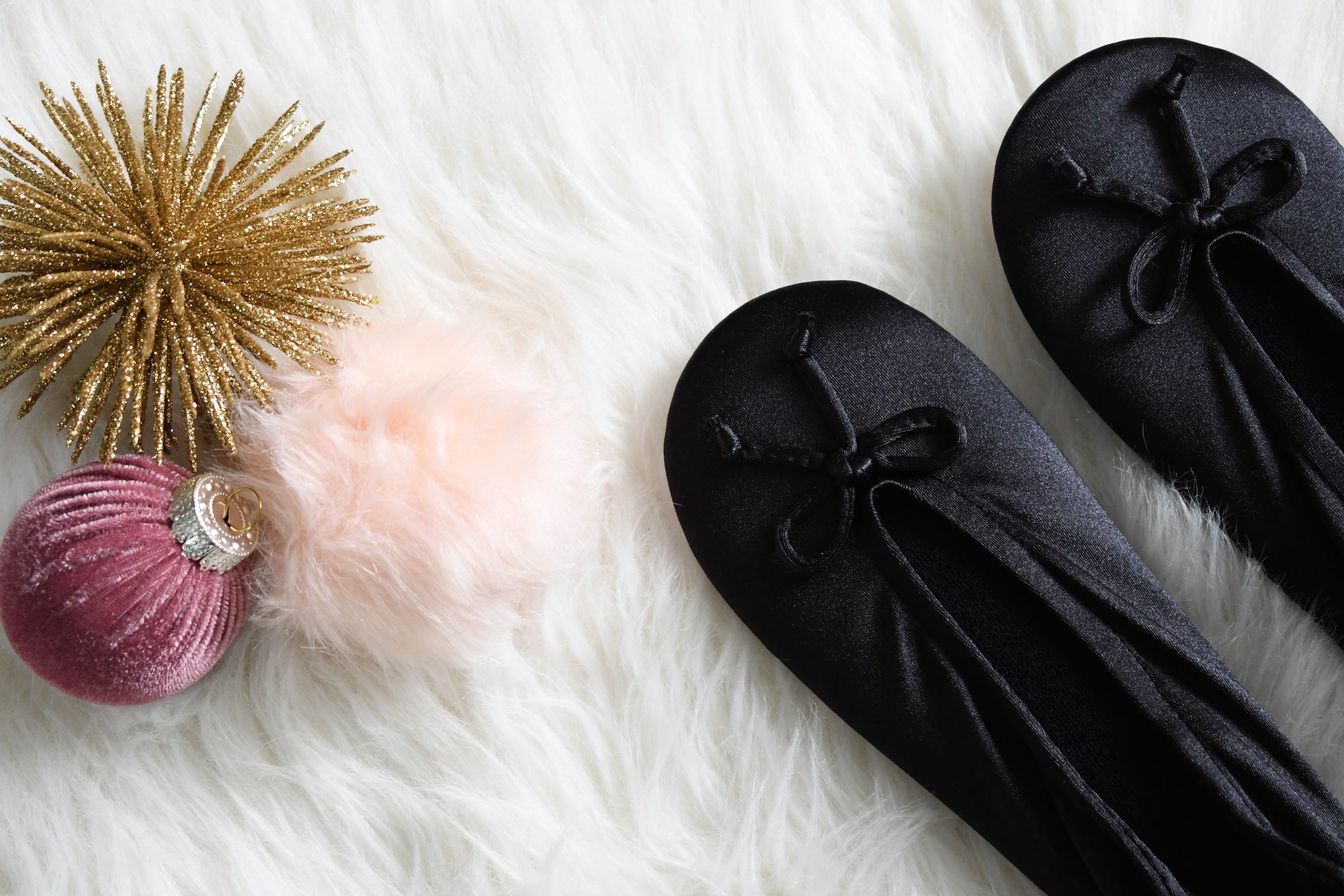Gold isotoner deals slippers