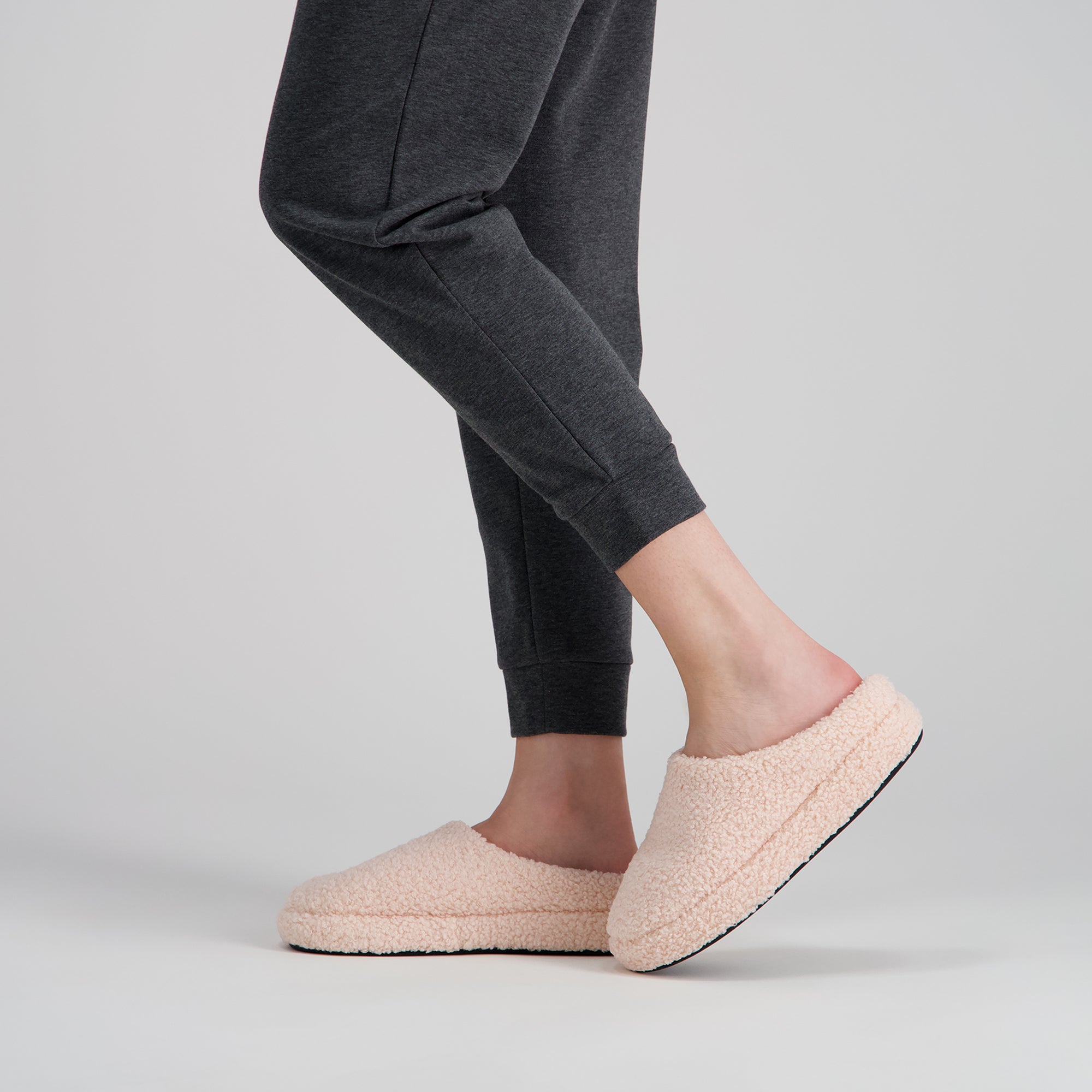 08521 Isotoner Women&