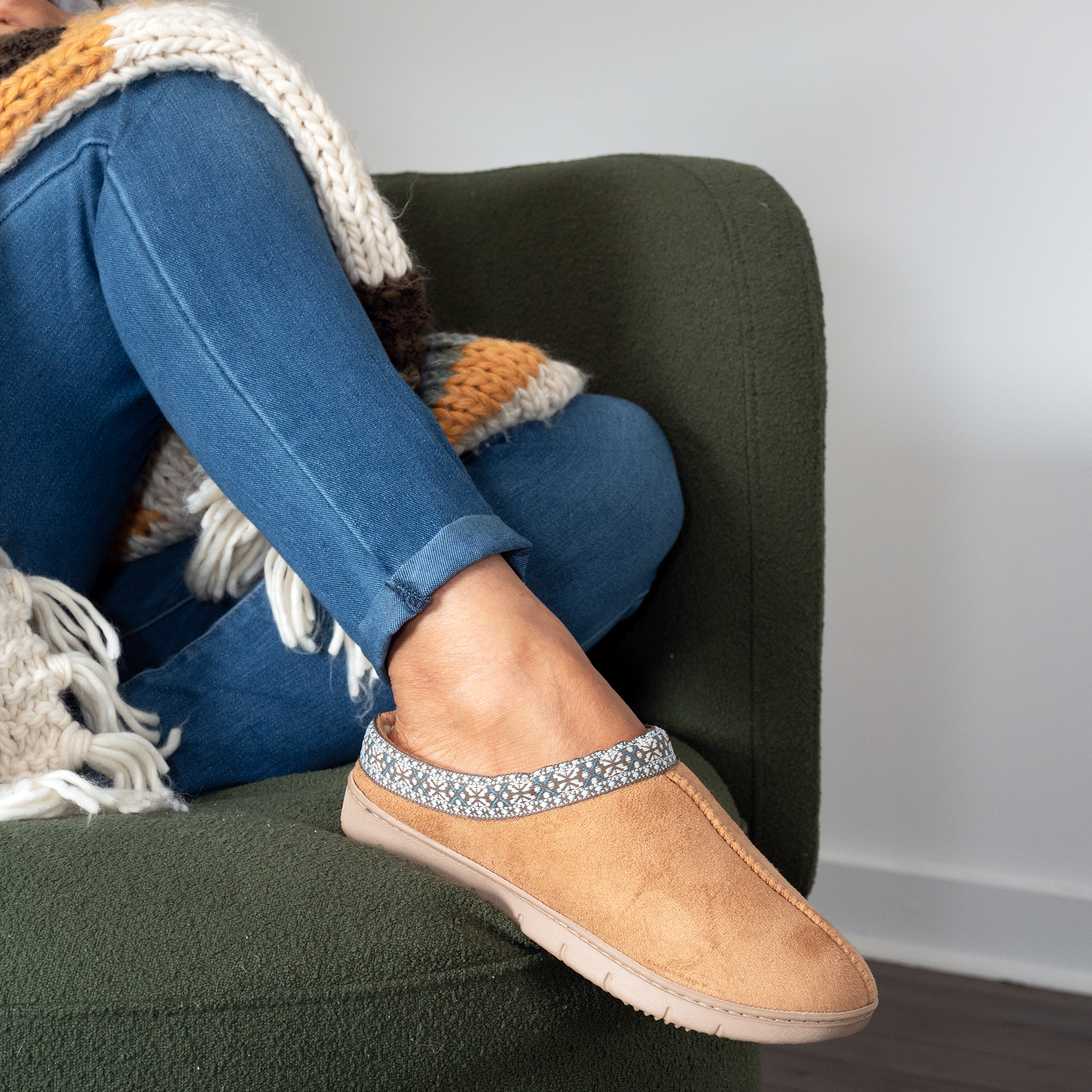 8685 Clara Microsuede Hoodback