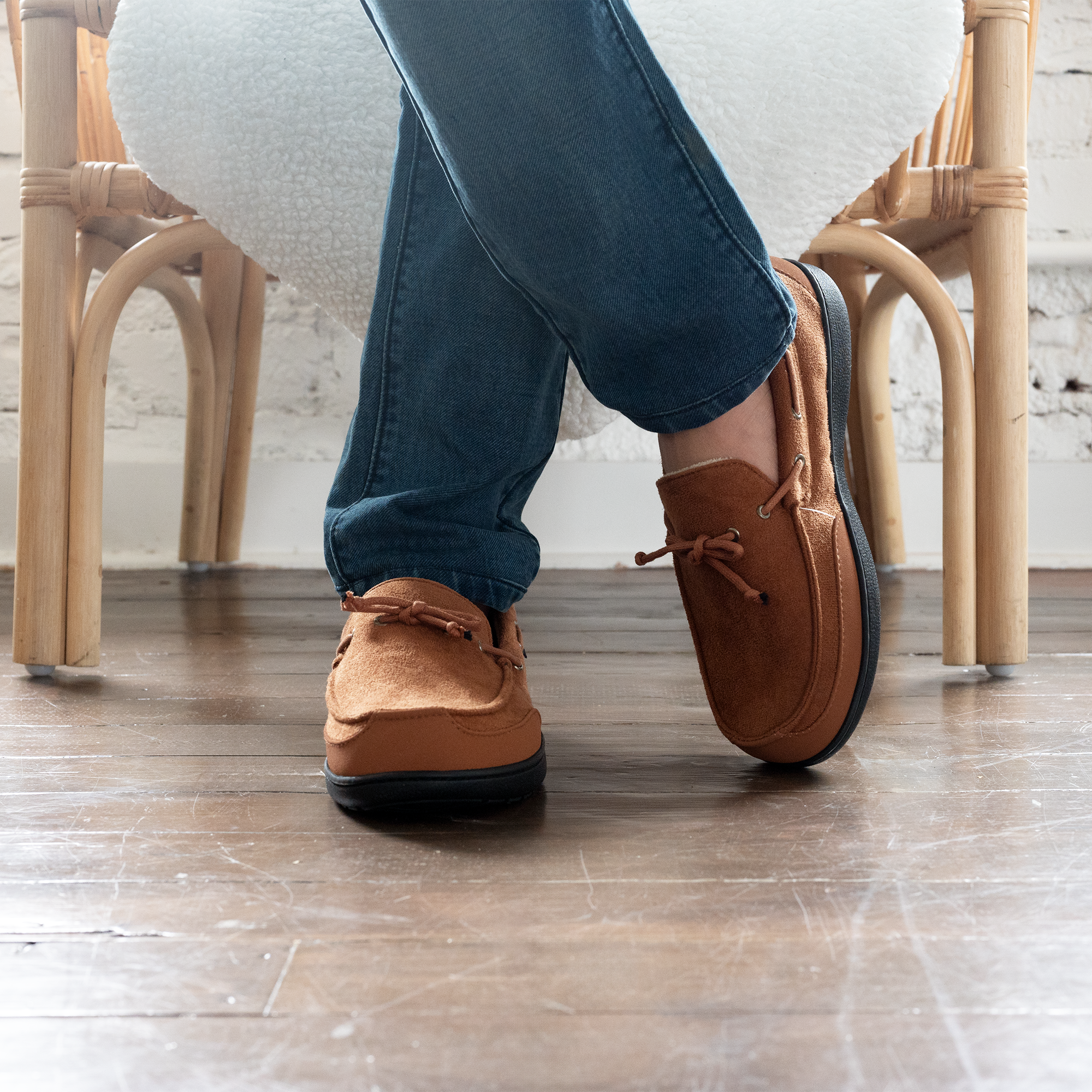 97044 Isotoner Mens Carter Boater Moccasin Slippers