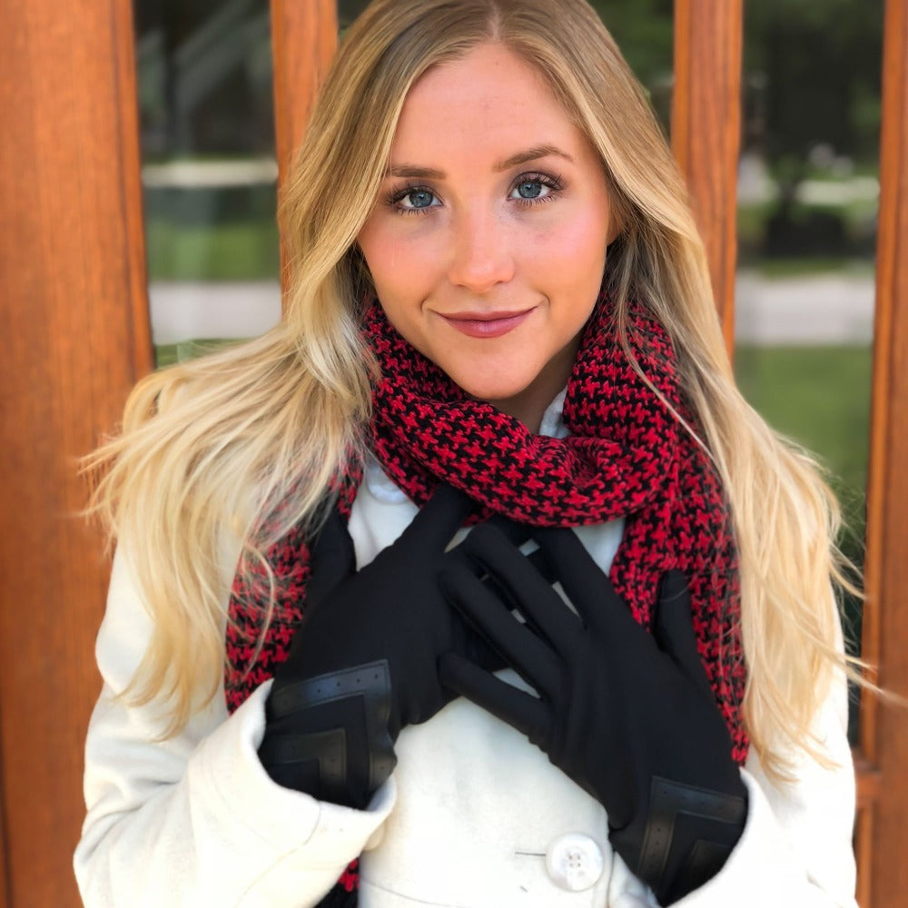 Women’s Heritage Chevron Spandex Gloves in Chili close up on chevron detail