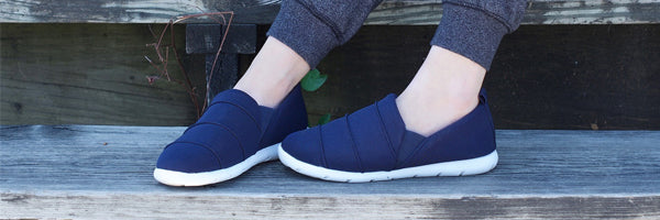 Women's Serenity Zenz in Navy on model sitting on outside stairs