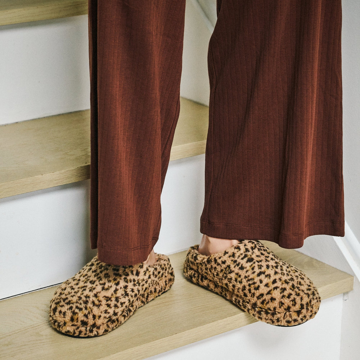08521 Isotoner Women&