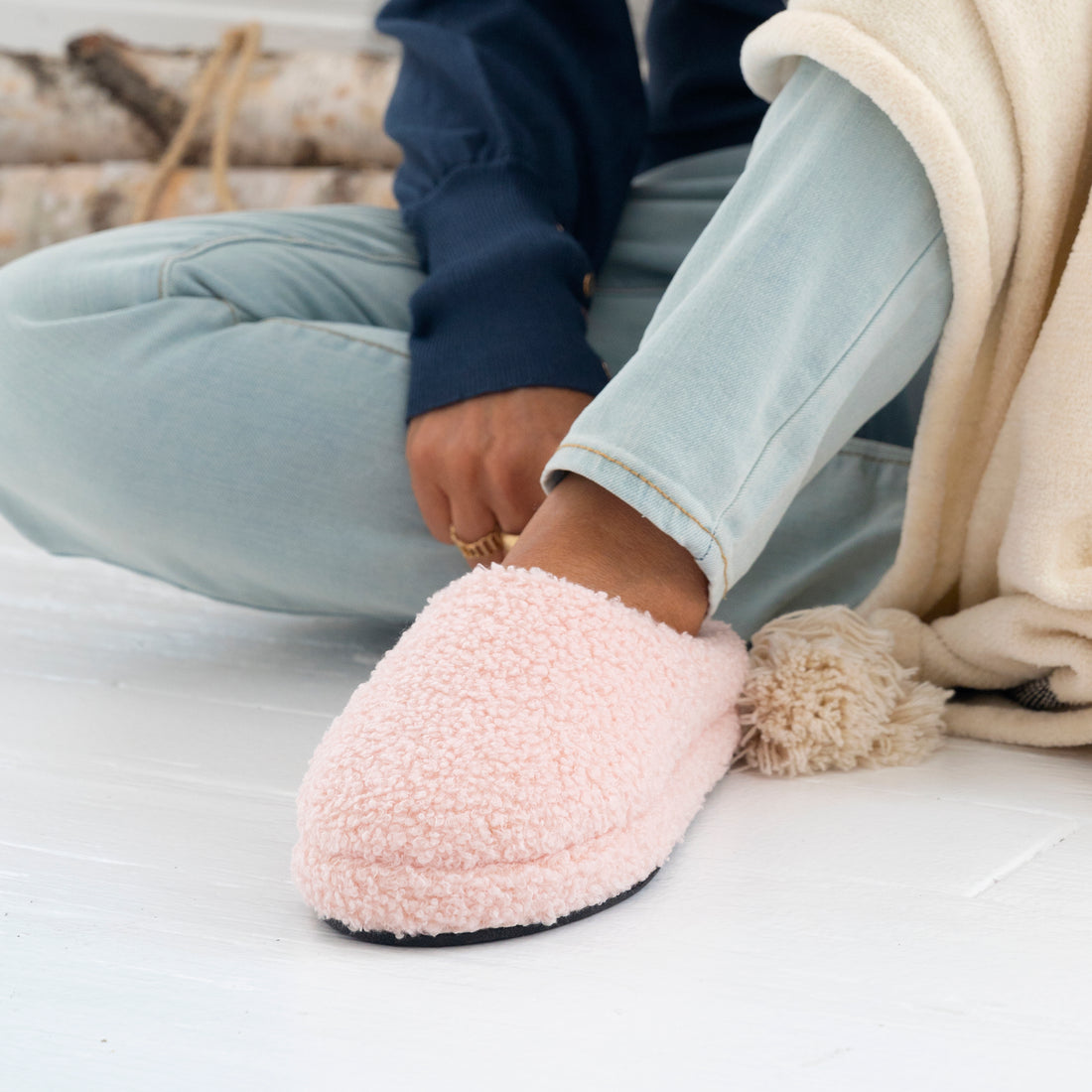 08521 Isotoner Women's Fiona Slippers #color_cognac