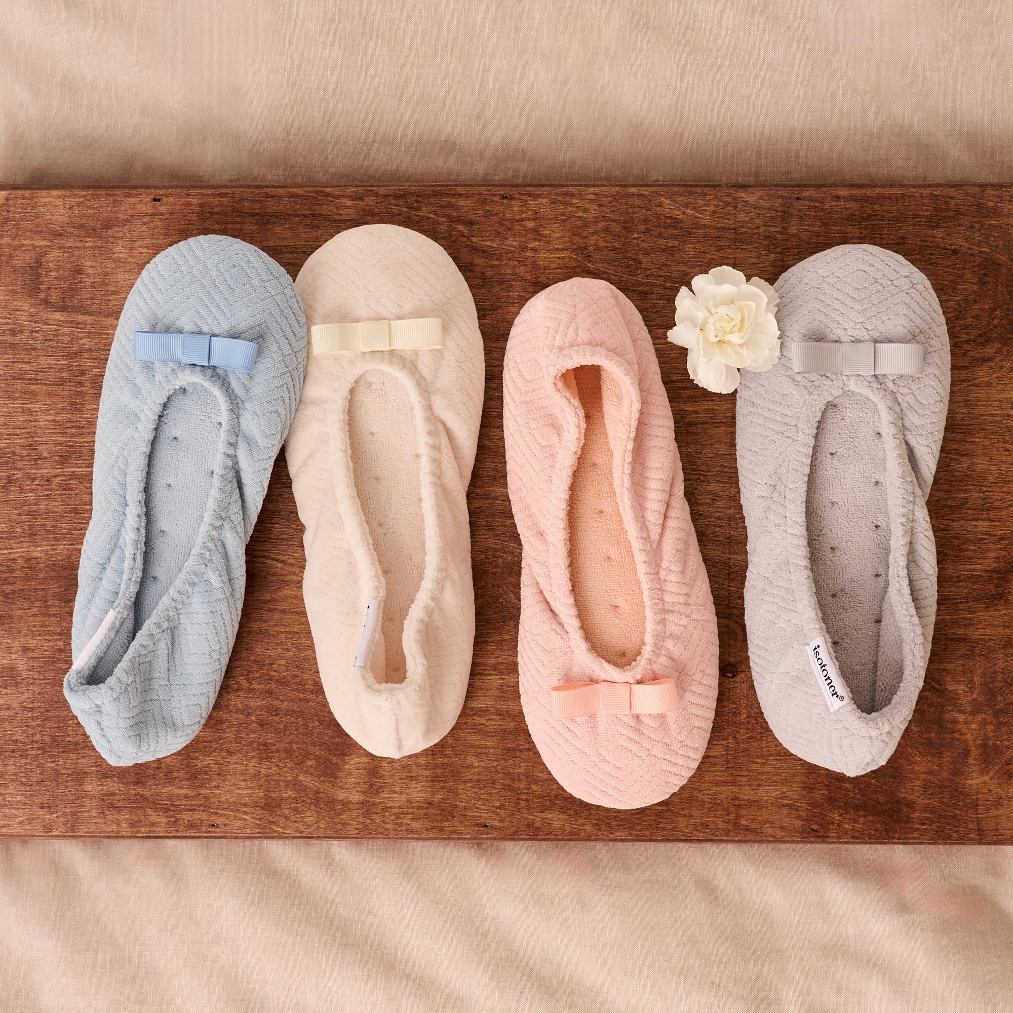 8854 isotoner Women&