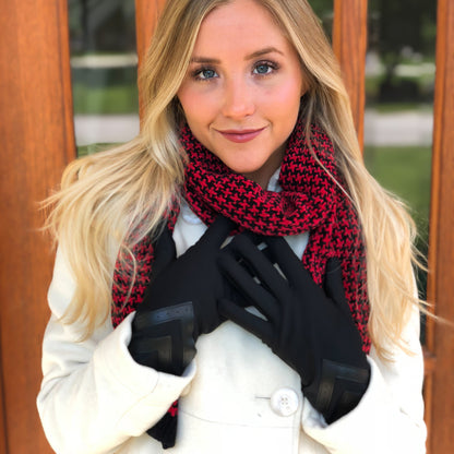 Women’s Heritage Chevron Spandex Gloves in Black close up on chevron detail