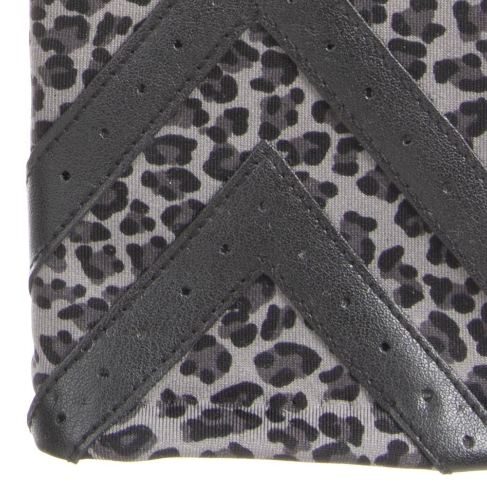 Women’s Heritage Chevron Spandex Gloves in Grey Leopard Print close up on chevron detail