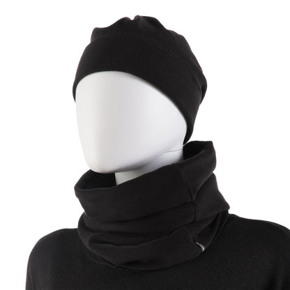 Women’s Recycled Water Repellent Reversible Fleece Scarf in Black on Mannequin