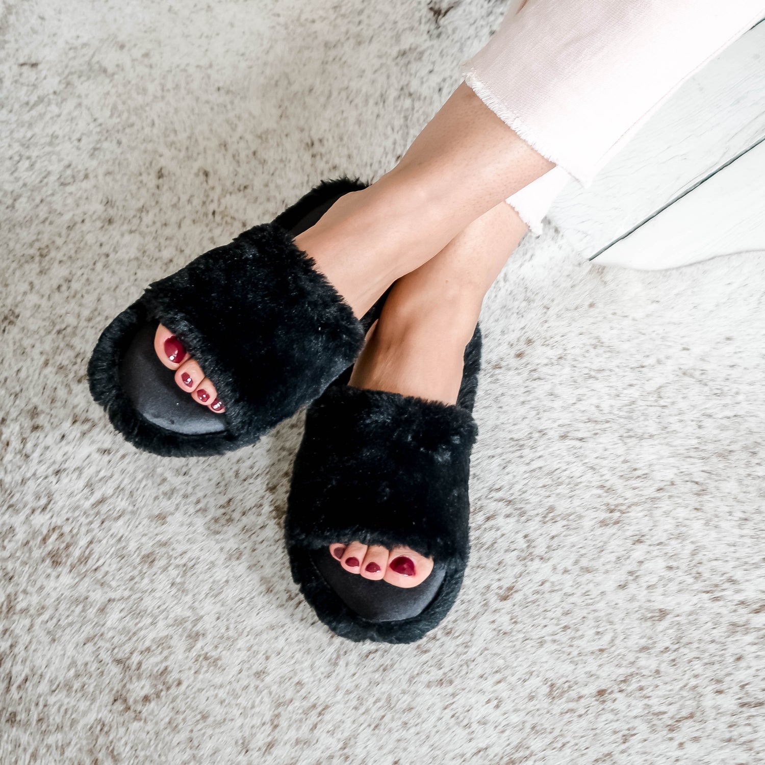 Women's and Tabby Slide Slippers – Isotoner.com USA